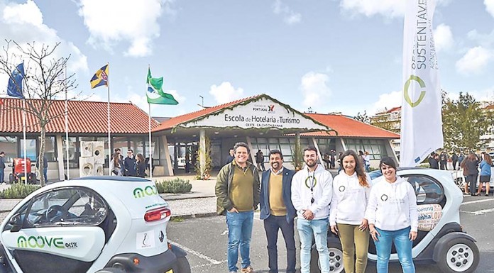 Automóveis eléctricos sensibilizaram alunos de Turismo para o ambiente Renaults Twizzy