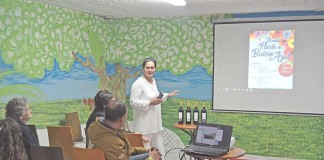 Moradores organizam uma festa das flores no Bairro Azul Bairro Azul