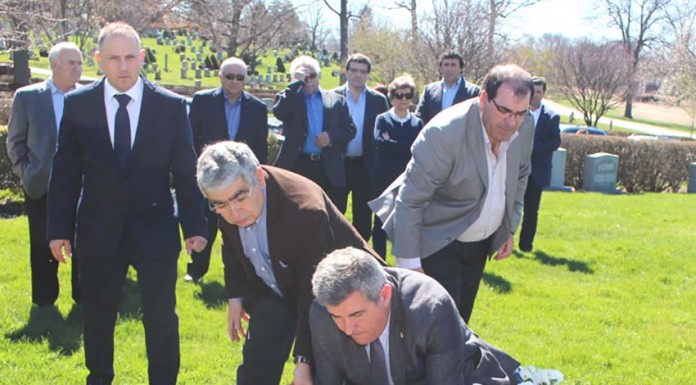 Autarcas das Caldas no 34º aniversário da Associação Regional Caldense nos EUA sepultura de Jack Casimiro
