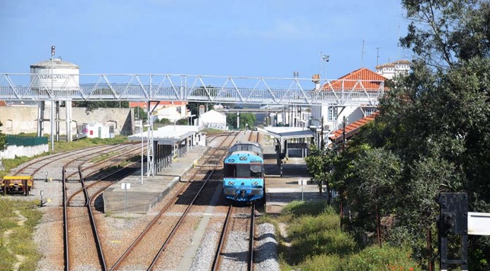 Continuam as supressões de comboios na linha do Oeste notícias das Caldas