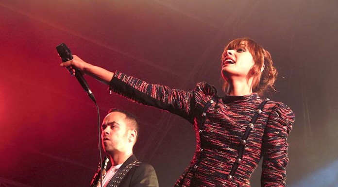 Milhares de pessoas cantaram Salvador Sobral com os Amor Electro notícias das Caldas