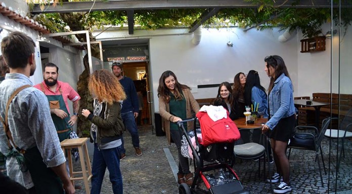 Na Travessa Cova da Onça há um restaurante-bar que se chama… Toca da Onça