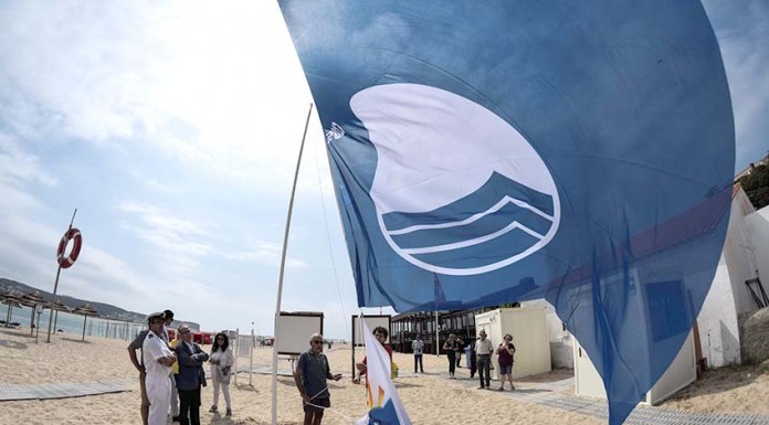 Bandeira azul já está hasteada nas praias da Lagoa e do Mar da Foz Gazeta das Caldas