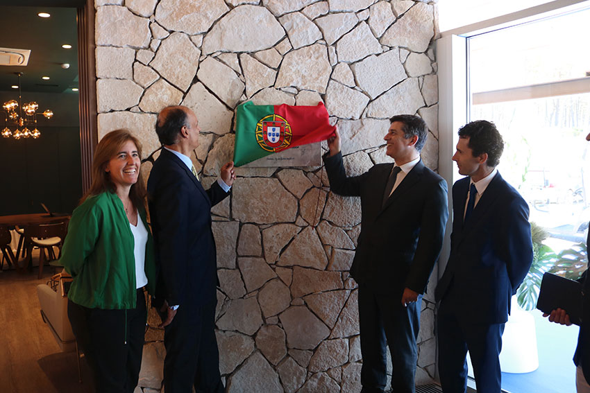 A secretária de Estado, Ana Mendes Godinho, o representante do promotor do campo de golfe, Joaquim Góis, o ministro Manuel Caldeira Cabral e o presidente da Câmara de Óbidos, Humberto Marques | Isaque Vicente