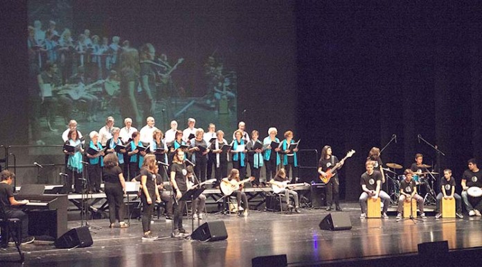 Alunos da Academia de Música das Caldas encheram o palco do CCC Gazeta das Caldas