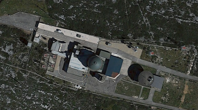 Funciona no Montejunto um dos três radares militares de Portugal continental Estação de radar no topo da Serra de Montejunto