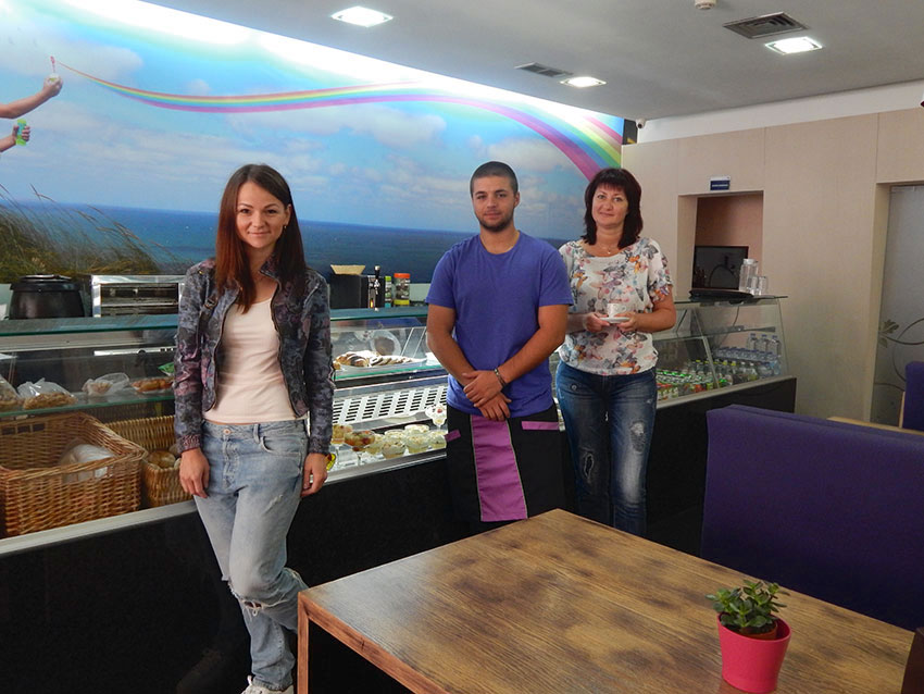 Casal ucraniano abre um café ao lado dos Correios