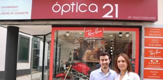 Paulo Cenicante (gestor da Visão Pioneira) e Cecília Oliveira (responsável da loja)