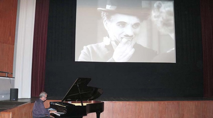 Chaplin musicado ao vivo atraiu 200 espectadores em Alcobaça Gazeta das Caldas