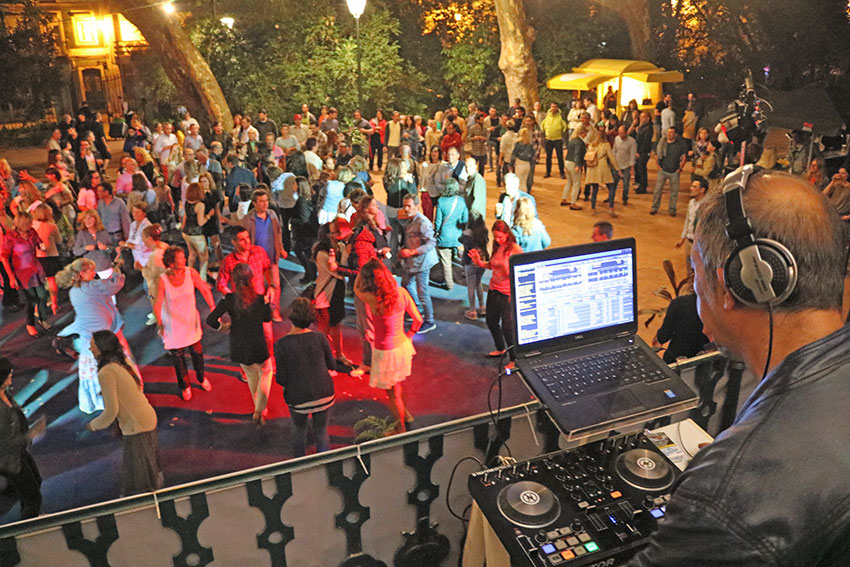 O baile foi animado pela música dos Black & White e do dj We Love 80’s | Isaque Vicente