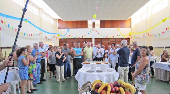 Casa do Povo de Alfeizerão fez 103 anos Cantaram-se os parabéns e o bolo de aniversário foi distribuído por todos os presentes