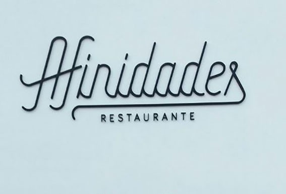 Reabre restaurante ao cimo da Praça da Fruta