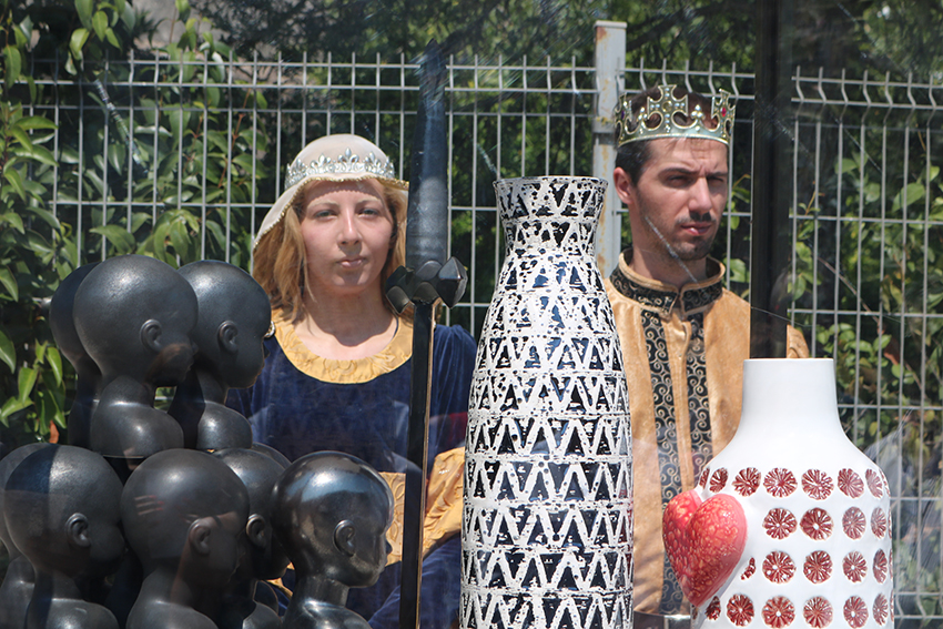 Uma rota cerâmica que homenageia Pedro & Inês junto ao rio Alcoa