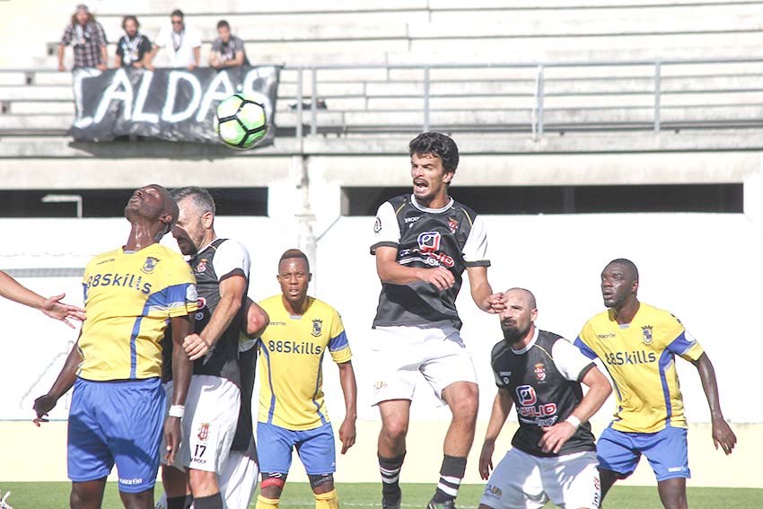 Caldas reage bem em Sintra à derrota caseira