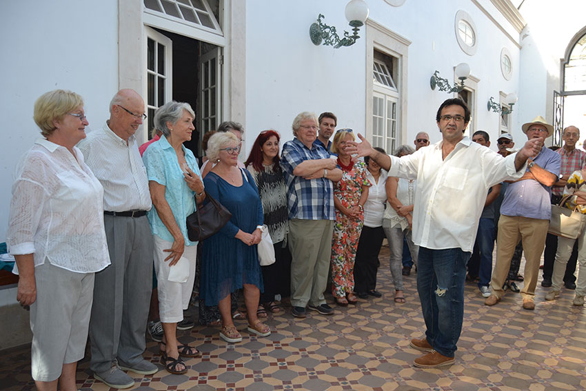 Há mais estrangeiros a aprender cerâmica no projecto Linhas da Terra