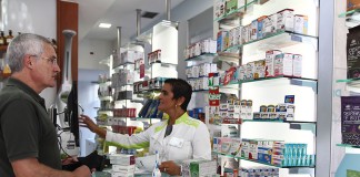 Gestão cuidada e diversificação de serviços permite às farmácias caldenses resistir à crise