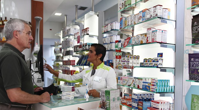 Gestão cuidada e diversificação de serviços permite às farmácias caldenses resistir à crise