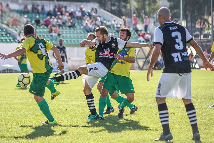 Caldas triunfa na terra dos dinossauros