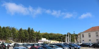 Autocarros continuam sem poder estacionar atrás do Chafariz das Cinco Bicas
