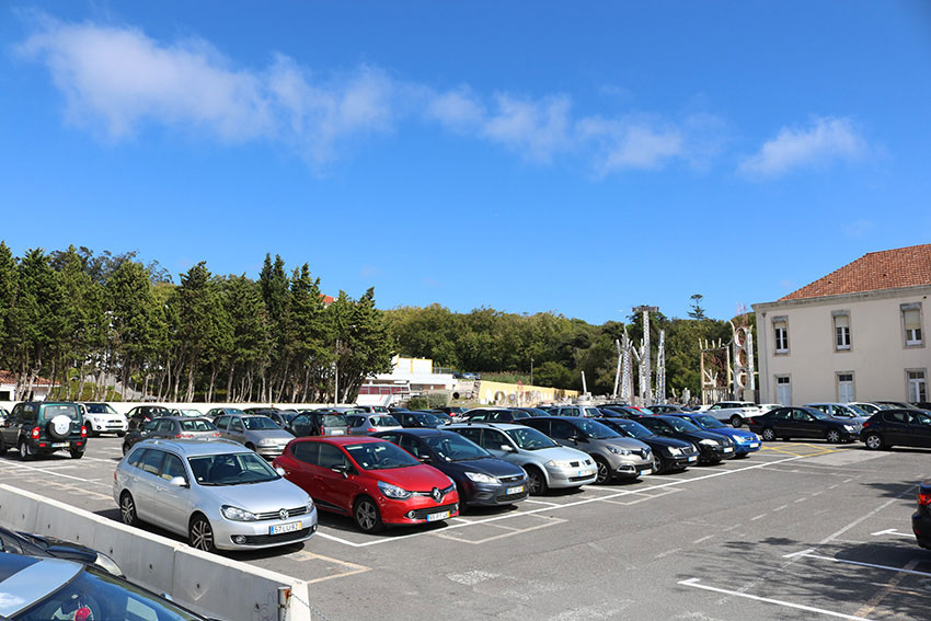 Autocarros continuam sem poder estacionar atrás do Chafariz das Cinco Bicas