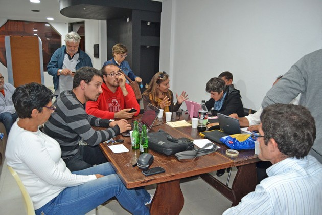 O grupo de trabalho aguardando pelos resultados