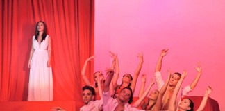 Uma alcobacense na revista do Teatro Maria Vitória Gazeta das Caldas