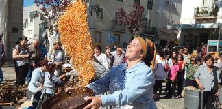 No dia 5 de Outubro a aldeia veio à cidade com duas iniciativas concorrentes