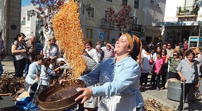 No dia 5 de Outubro a aldeia veio à cidade com duas iniciativas concorrentes