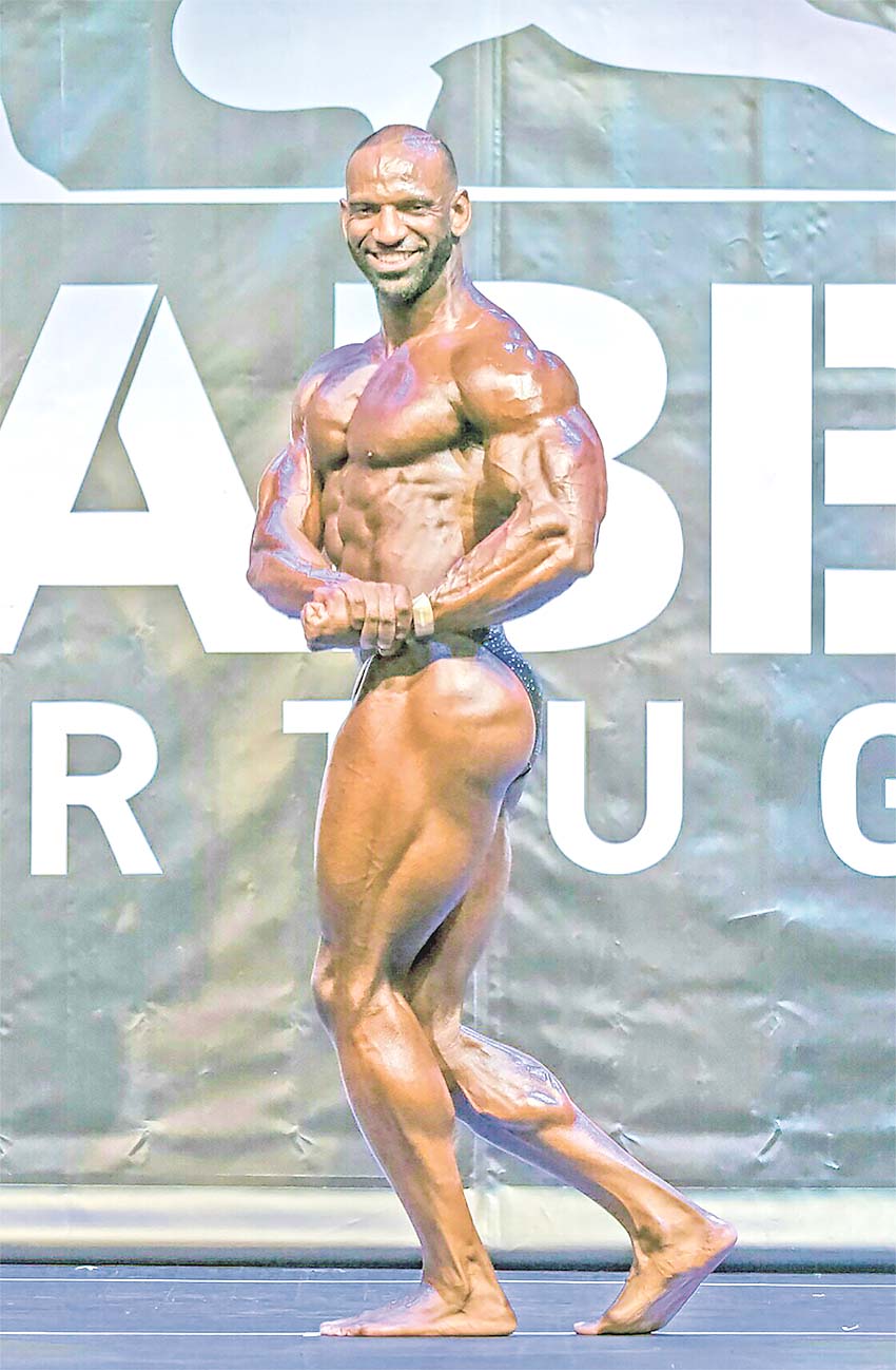 Badd Blake a caminho do concurso Mr. Universe na Hungria