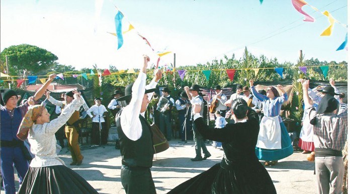 Mais do que dançar, os ranchos preocupam-se cada vez mais em recriar as tradições antigas