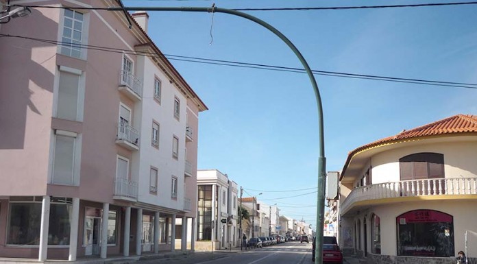 Alfeizerão – semáforo continua fora de serviço Gazeta das Caldas