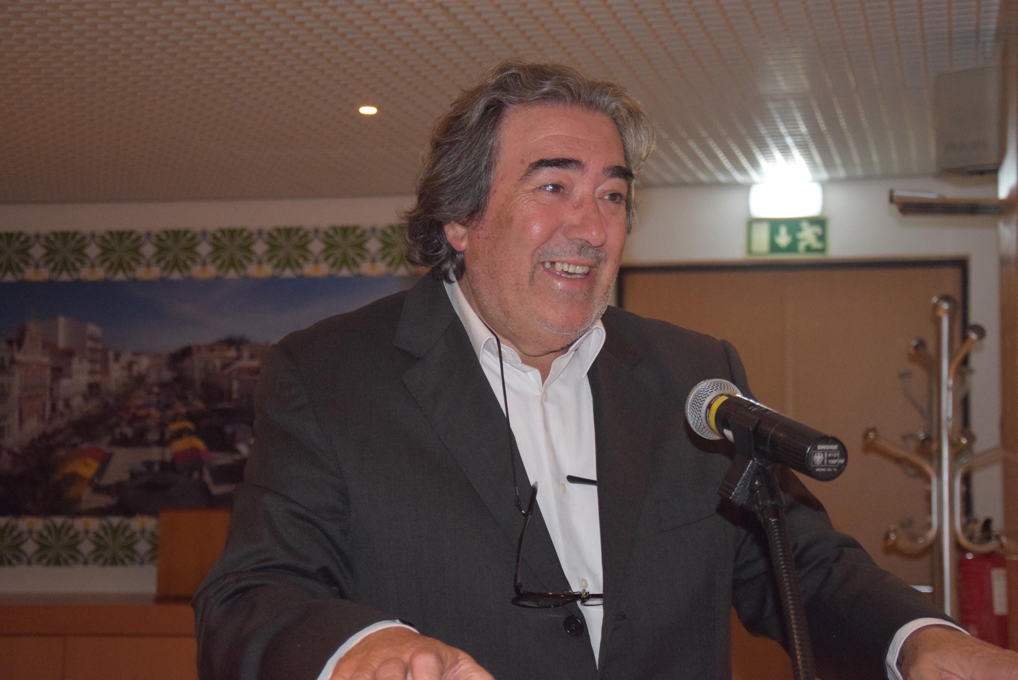 Arnaldo Custódio deixa PS, mas é recandidato