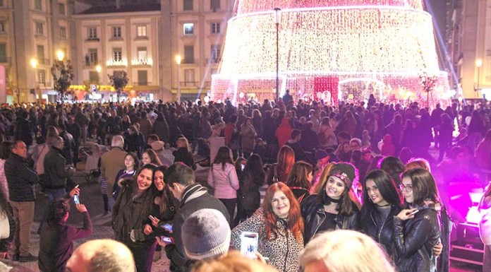 Trânsito interdito na Praça 25 de abril devido à iluminação Gazeta das Caldas
