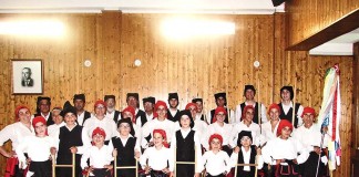 “Os grupos infantis são mais comunicativos, espontâneos e alegres do que os adultos”