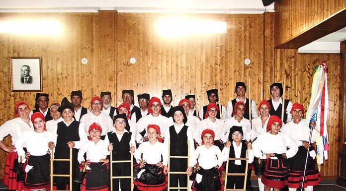 “Os grupos infantis são mais comunicativos, espontâneos e alegres do que os adultos”