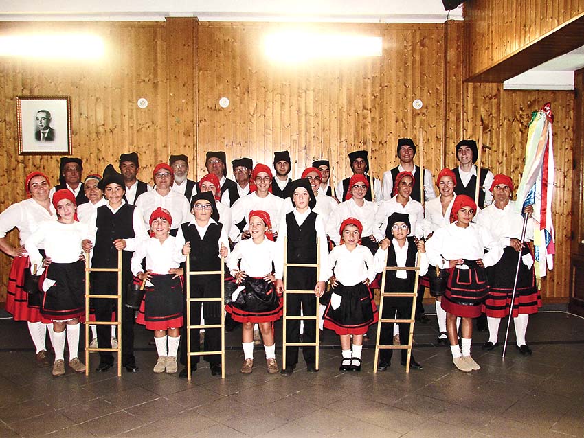 “Os grupos infantis são mais comunicativos, espontâneos e alegres do que os adultos”