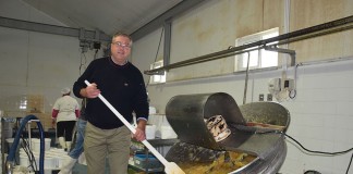 Fábrica na Sancheira Grande produz mais de 60 toneladas de fruta para o Bolo Rei O empresário Heitor Conceição