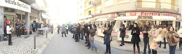 Gazeta dos Autores: cerâmica, livros, cartoons e comida na festa do jornal da terra bazar de Natal da Gazeta das Caldas
