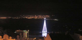 Árvore flutuante de São Martinho do Porto com jogos de cores Gazeta das Caldas