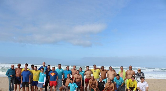 Três dezenas de corajosos no primeiro mergulho do ano no mar da Foz do Arelho Gazeta das Caldas