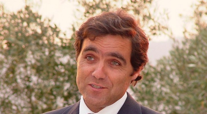 Telmo Faria recebe chave da Vila no feriado municipal de Óbidos Gazeta das Caldas