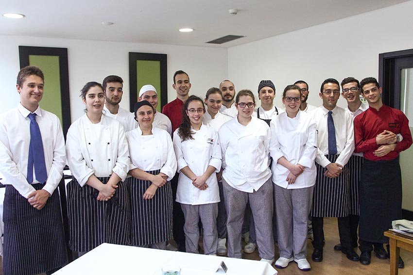 Cozinha experimental fechou primeiro semestre do projecto Raízes