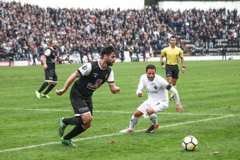 Caldas-Farense joga-se esta quarta-feira às 18h00