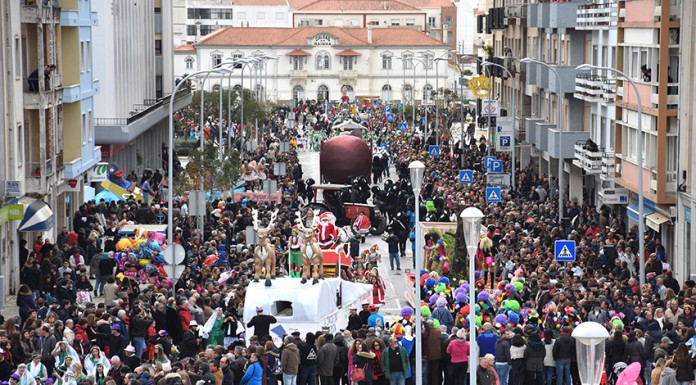 O corso das Caldas só teve muita gente na terça-feira Carnaval 2018 - Gazeta das Caldas