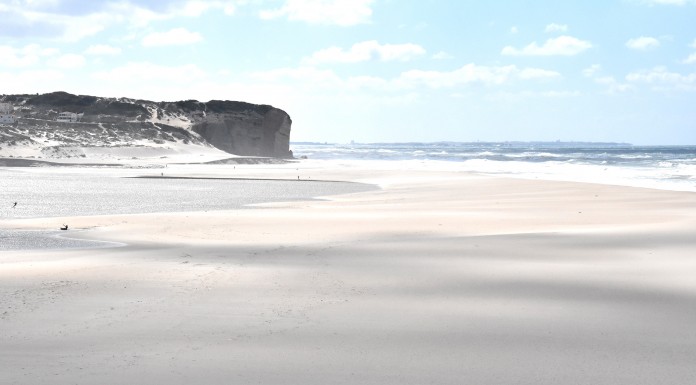 Deslocação da “aberta” para sul põe a descoberto sacos de areia Gazeta das Caldas