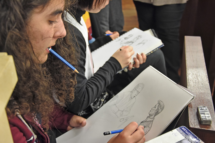 Houve alunos que desenharam a sessão tal como é prática em alguns julgamentos em que não se pode fotografar | Fátima Ferreira