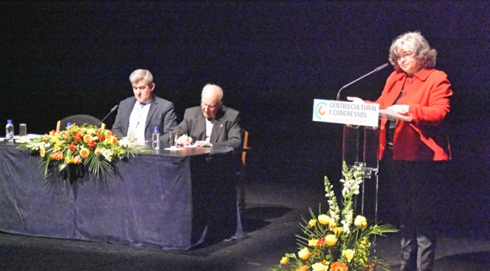 Tinta Ferreira reitera independência das escolas face ao município