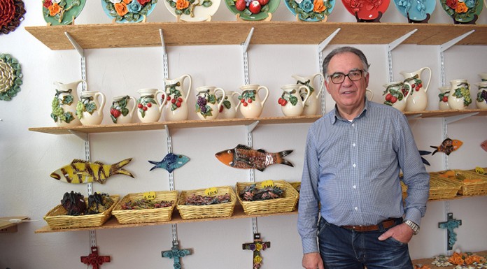 Carlos Martins tem um atelier cerâmico na Rua de Camões Gazeta das Caldas