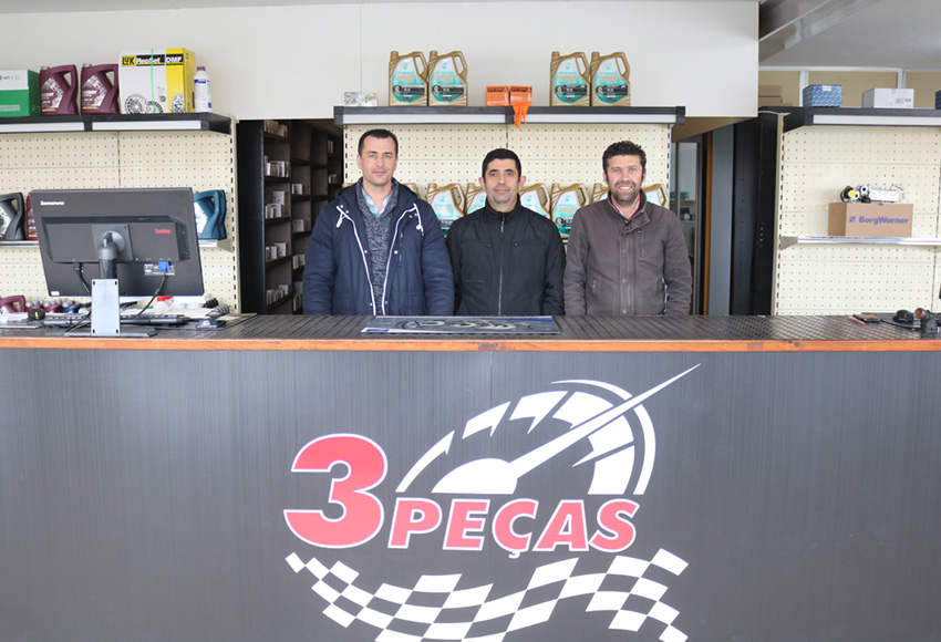 Uma loja de peças na recta de Tornada