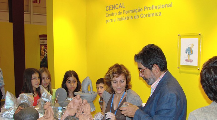 Ceramista caldense cria peças de cerâmica dando tridimensão aos desenhos Gazeta das Caldas